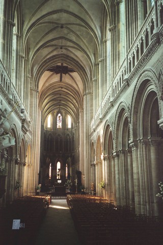 Cathedral Bayeux 17.JPG